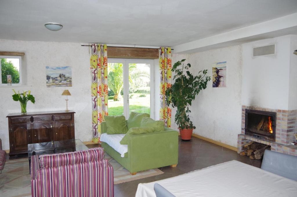Gites Du Manoir De Goandour Крозон Номер фото